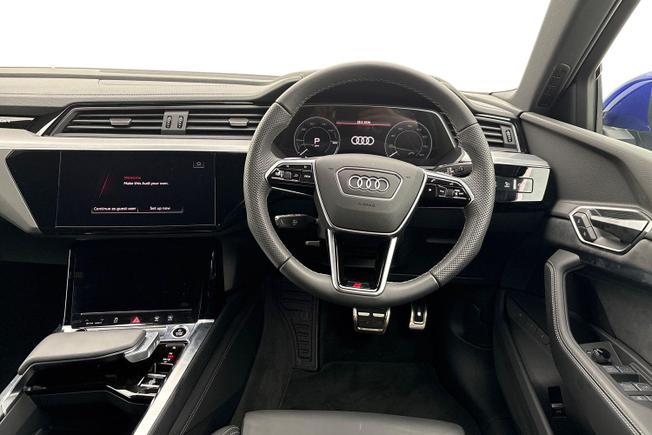AUDI Q8 E-Tron Photo 11