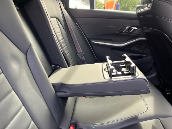 BMW 3 Series Photo autoimg-659b0570b81615db62e92694c0d548e7656136f1.jpg