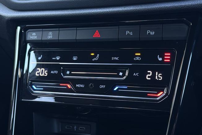 VOLKSWAGEN T-Roc Photo 23