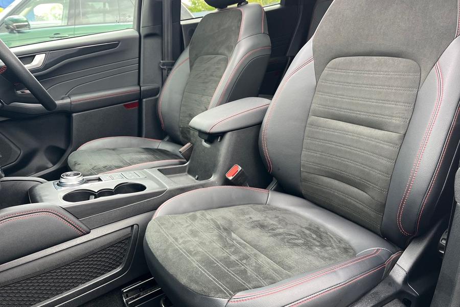 Ford Kuga Photo autoimg-65a38fb003bf3ac700afa93f624c339e671a7395.jpg