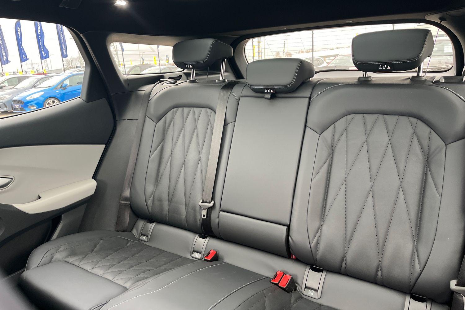 Ford Explorer Photo 19
