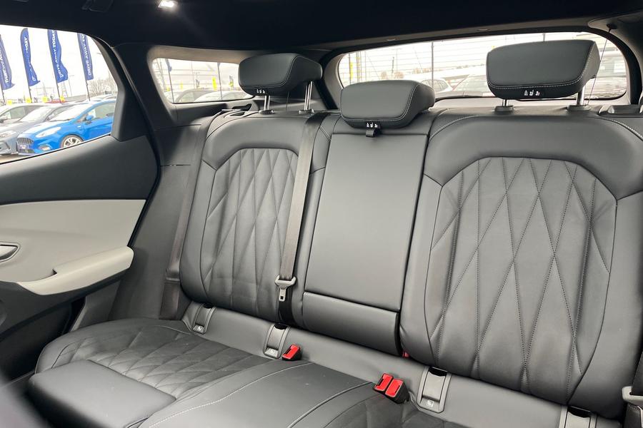 Ford Explorer Photo autoimg-65a55c12ec6458cac5d1930f596234f45dea39f2.jpg