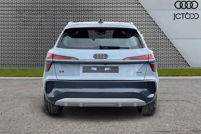 Audi  Q3 SUV Photo 7