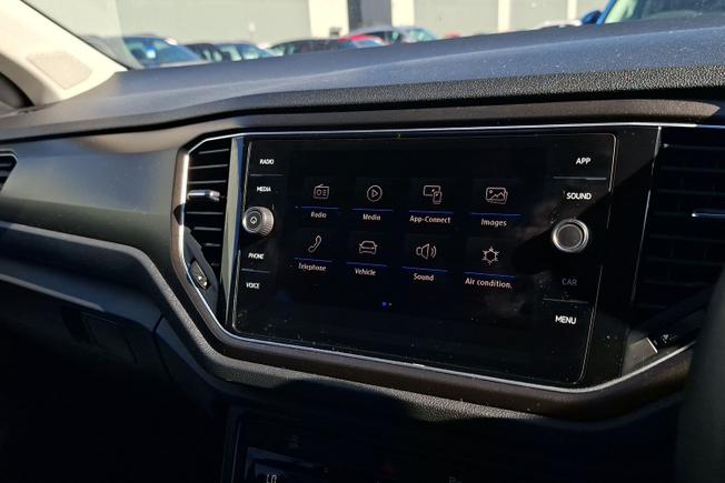 VOLKSWAGEN T-Roc Photo 13