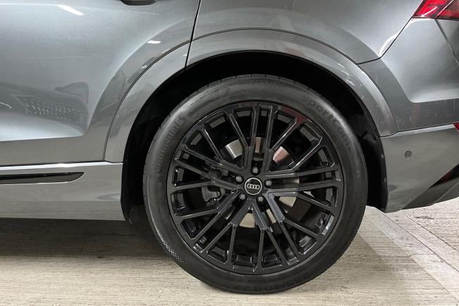AUDI Q8 Photo 5