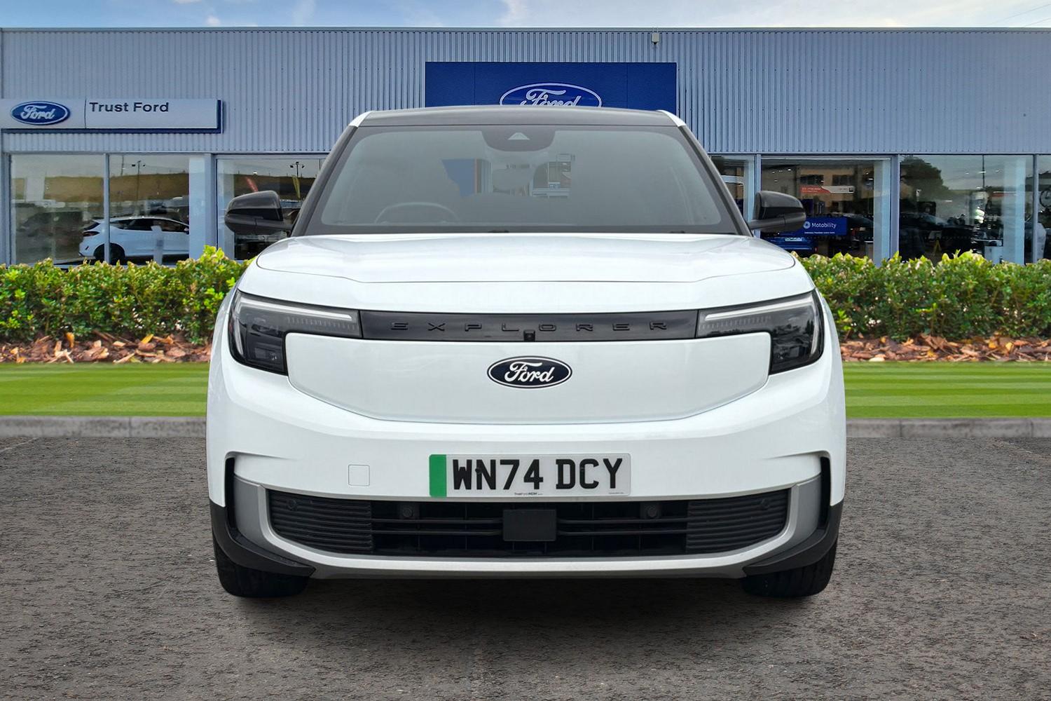 Ford Explorer Photo 5
