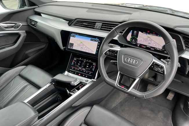 AUDI e-tron Photo 6