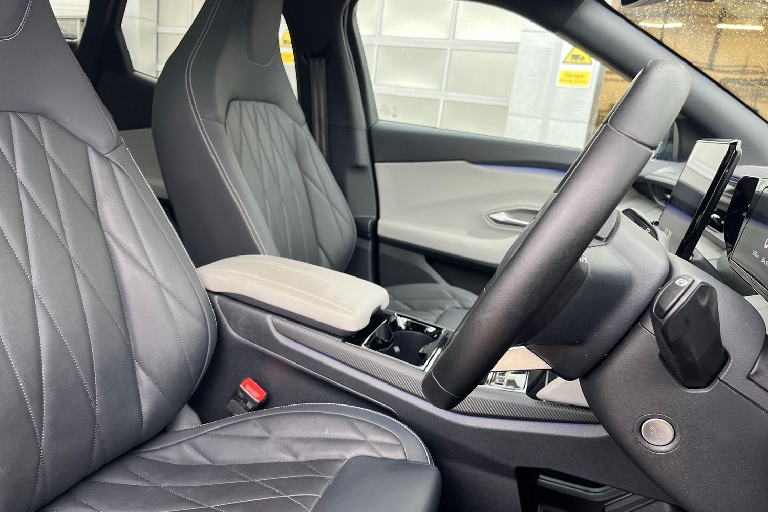Ford Explorer Photo 16