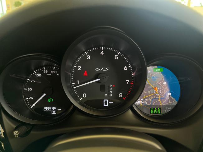 PORSCHE Macan Photo 16