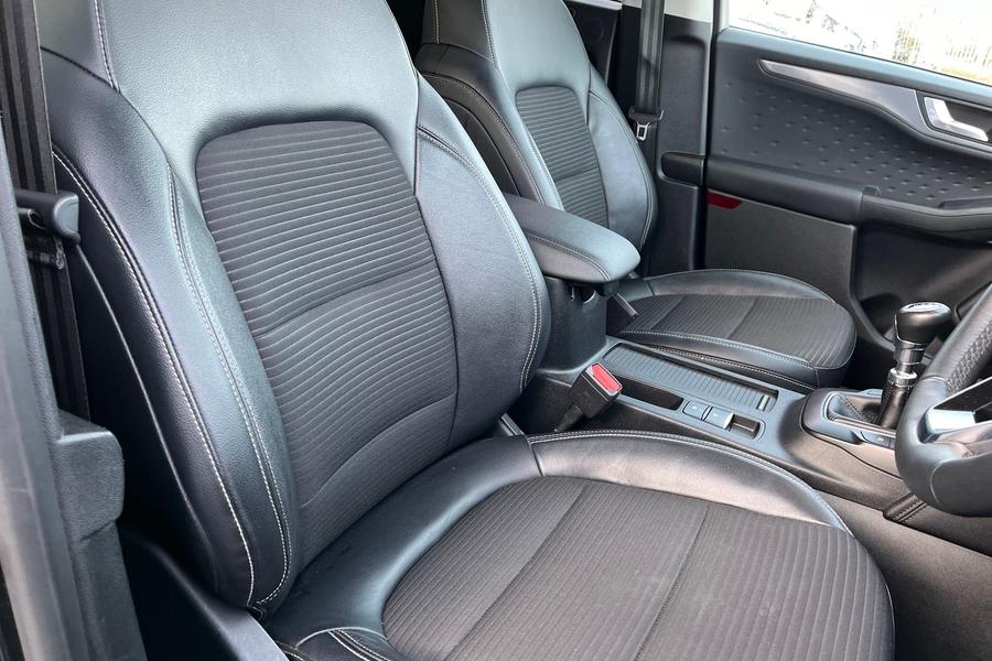 Ford KUGA Photo autoimg-65b79d5f76222d794790b709947fb75bd6cc9e06.jpg