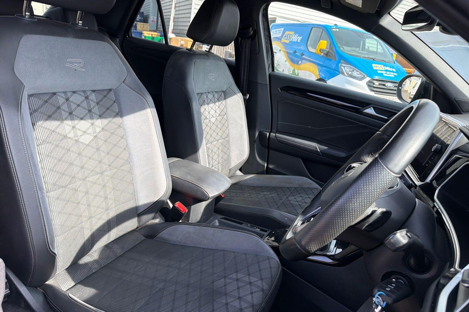 Volkswagen T-ROC Photo 16