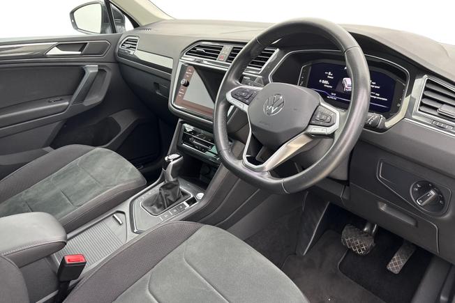 VOLKSWAGEN Tiguan Photo 6