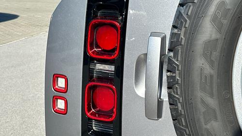 Land Rover Defender Photo autoimg-65bed8a945dd1a082af716d621bdeea24ed6b078.jpg