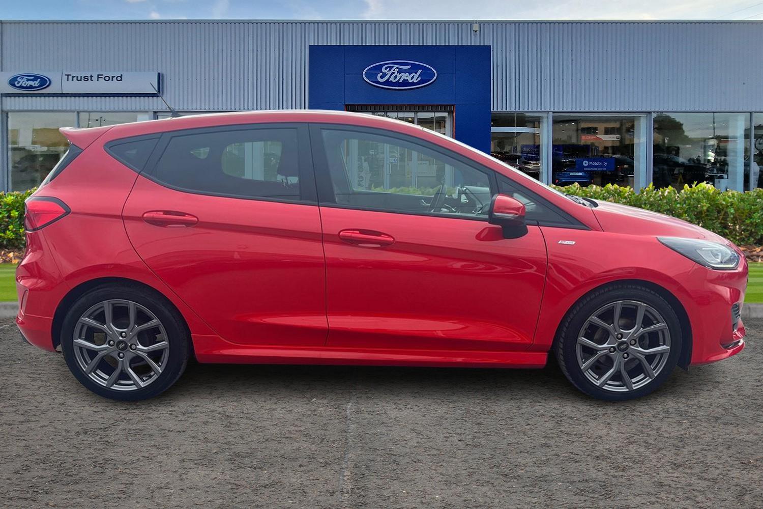 Ford FIESTA Photo 2