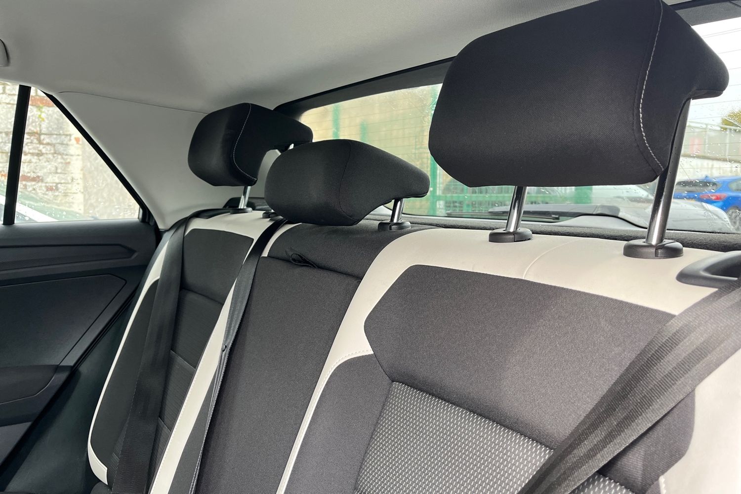 Volkswagen T-ROC Photo 19