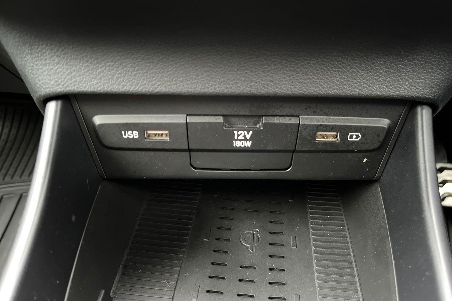 Hyundai BAYON Photo 32