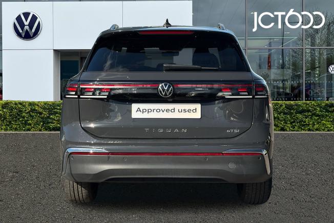VOLKSWAGEN Tiguan Photo 7