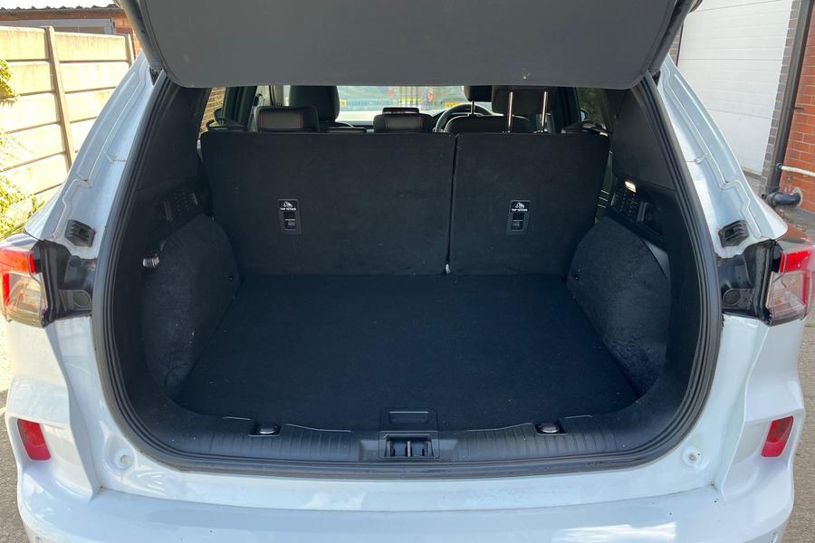 Ford KUGA Photo autoimg-65d3f315fad778a575d01bfcbc15f20fd346ce85.jpg