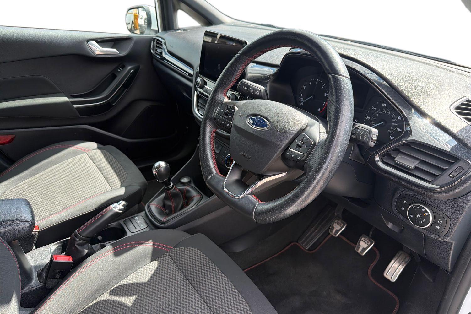 Ford FIESTA Photo 8