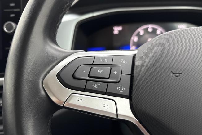 VOLKSWAGEN T-Roc Photo 16
