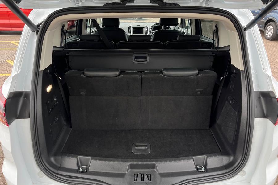 Ford S-MAX Photo autoimg-65de0d62be5898853ebb2a92780b9c40aa85a8d4.jpg