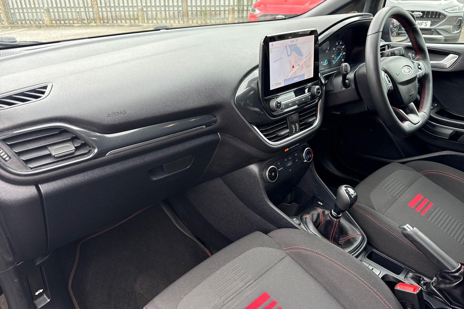 Ford FIESTA Photo 17