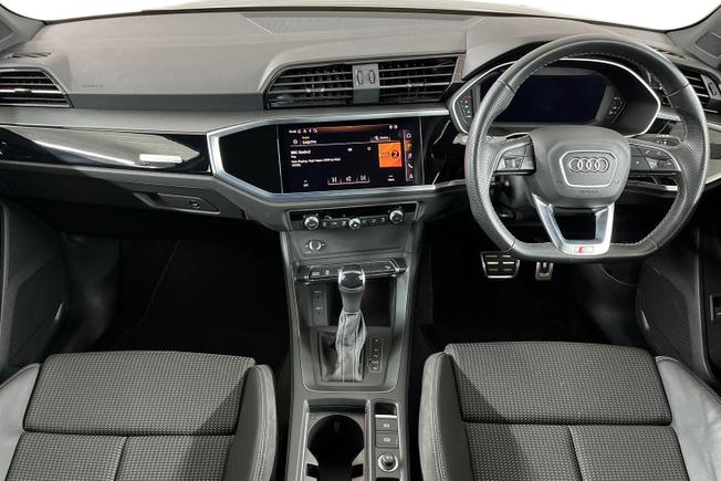 AUDI Q3 Photo 10