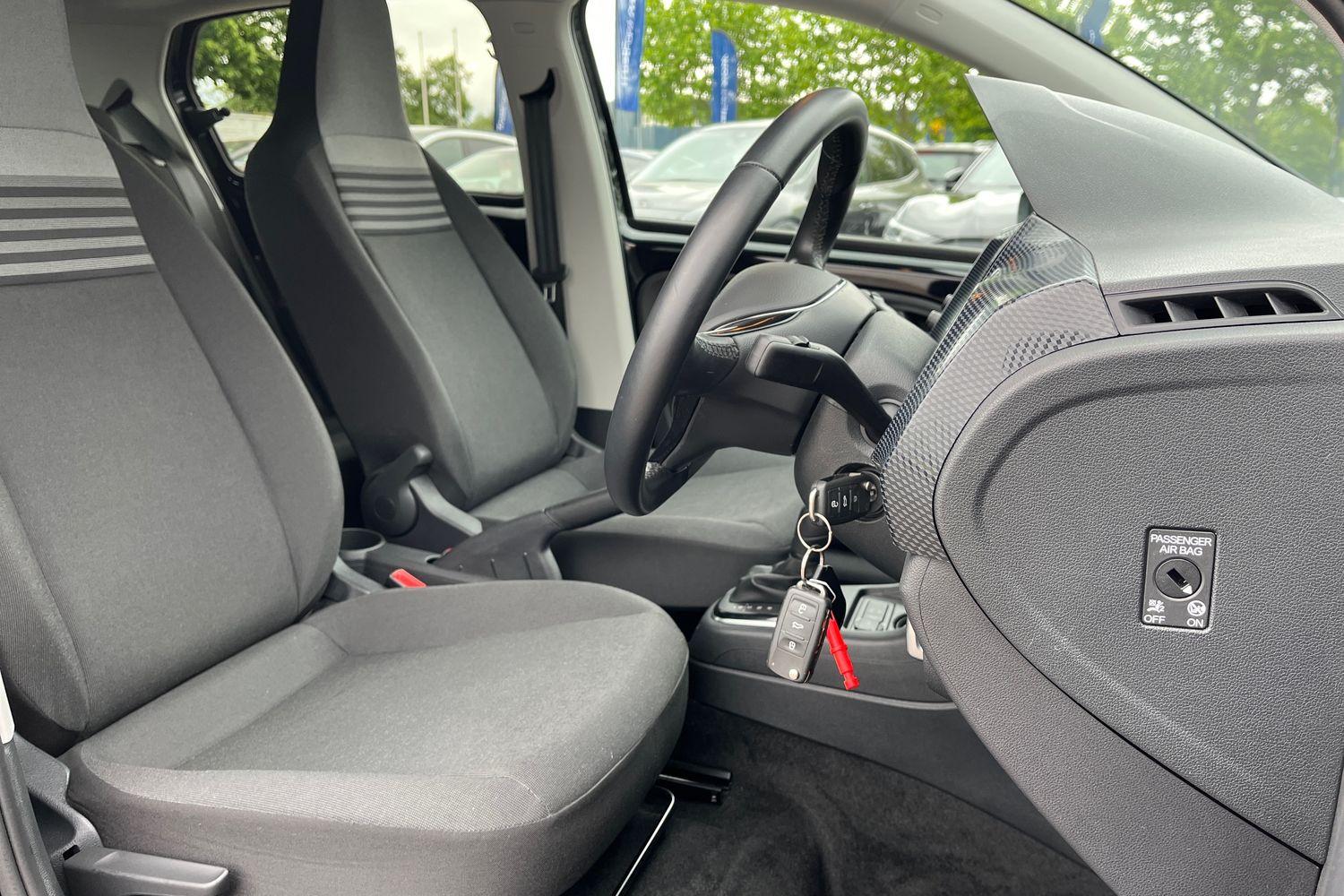Volkswagen UP Photo 16