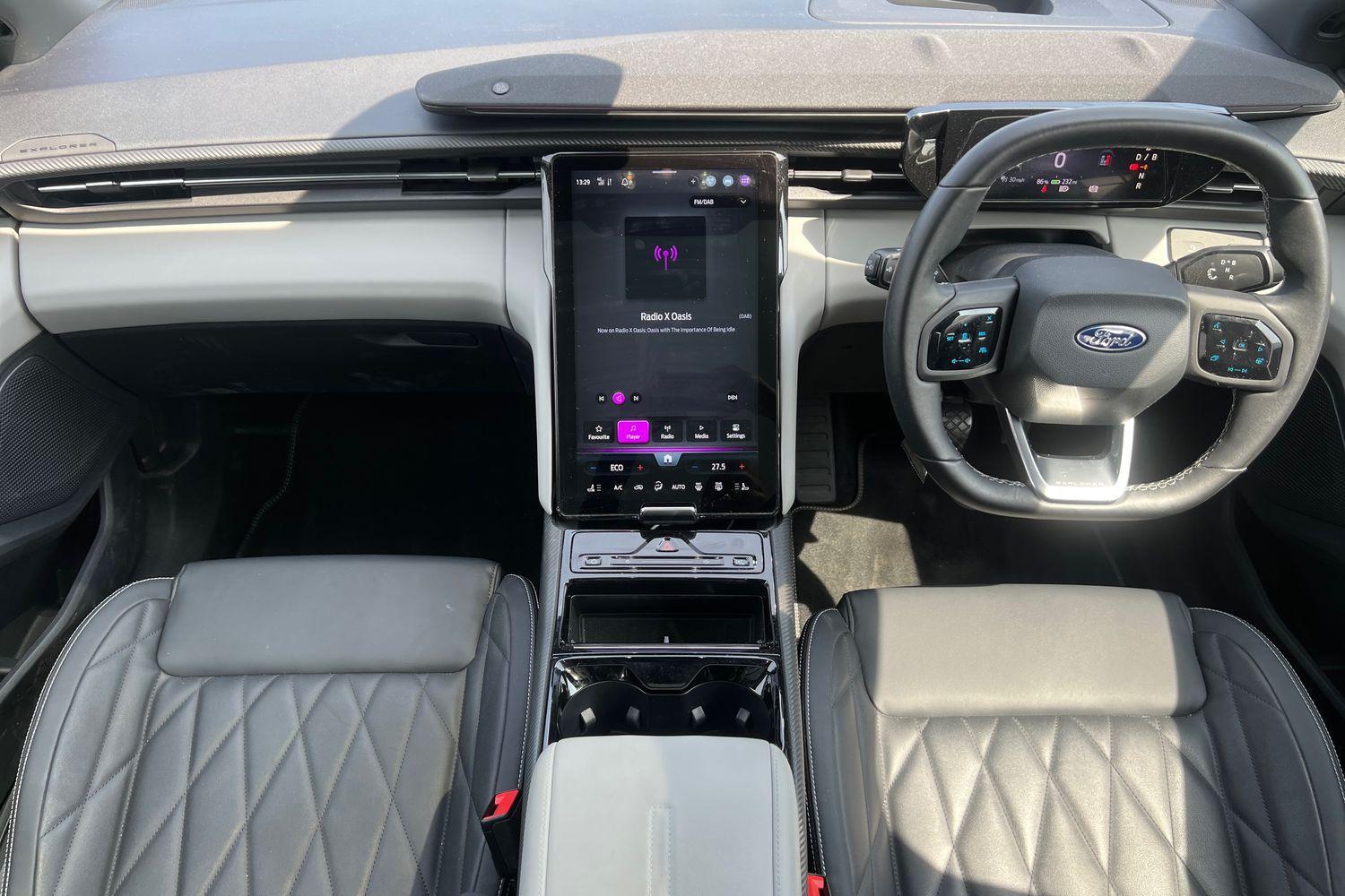 Ford Explorer Photo 9