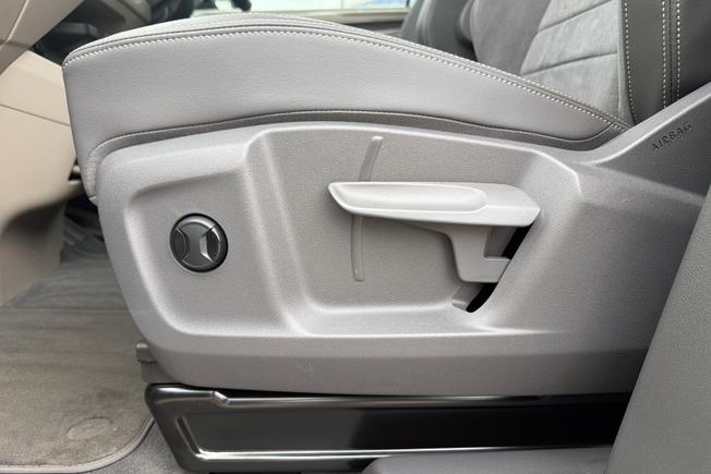 VOLKSWAGEN Multivan Photo 47