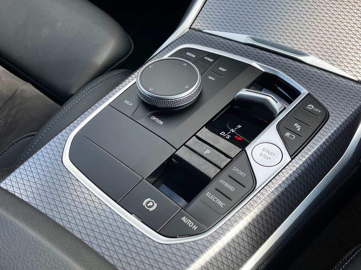 BMW 3 Series Photo 13