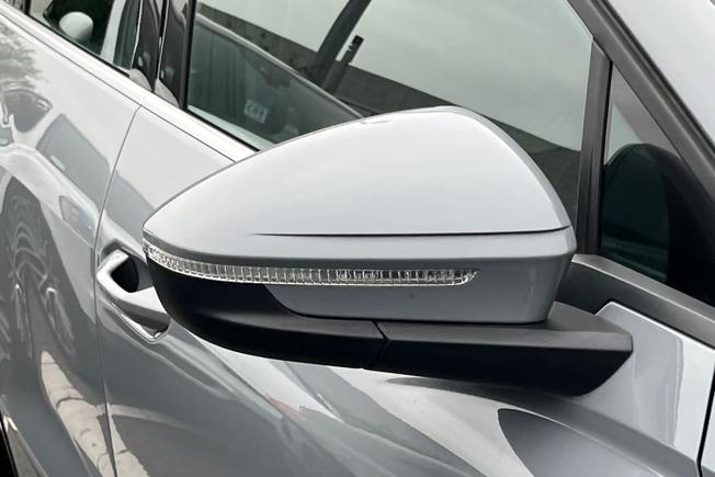 AUDI Q4 e-tron Photo 20