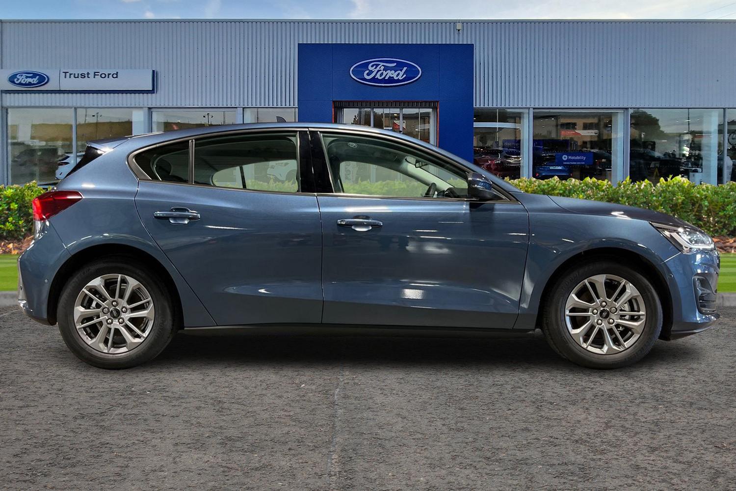 Ford Focus Photo 2