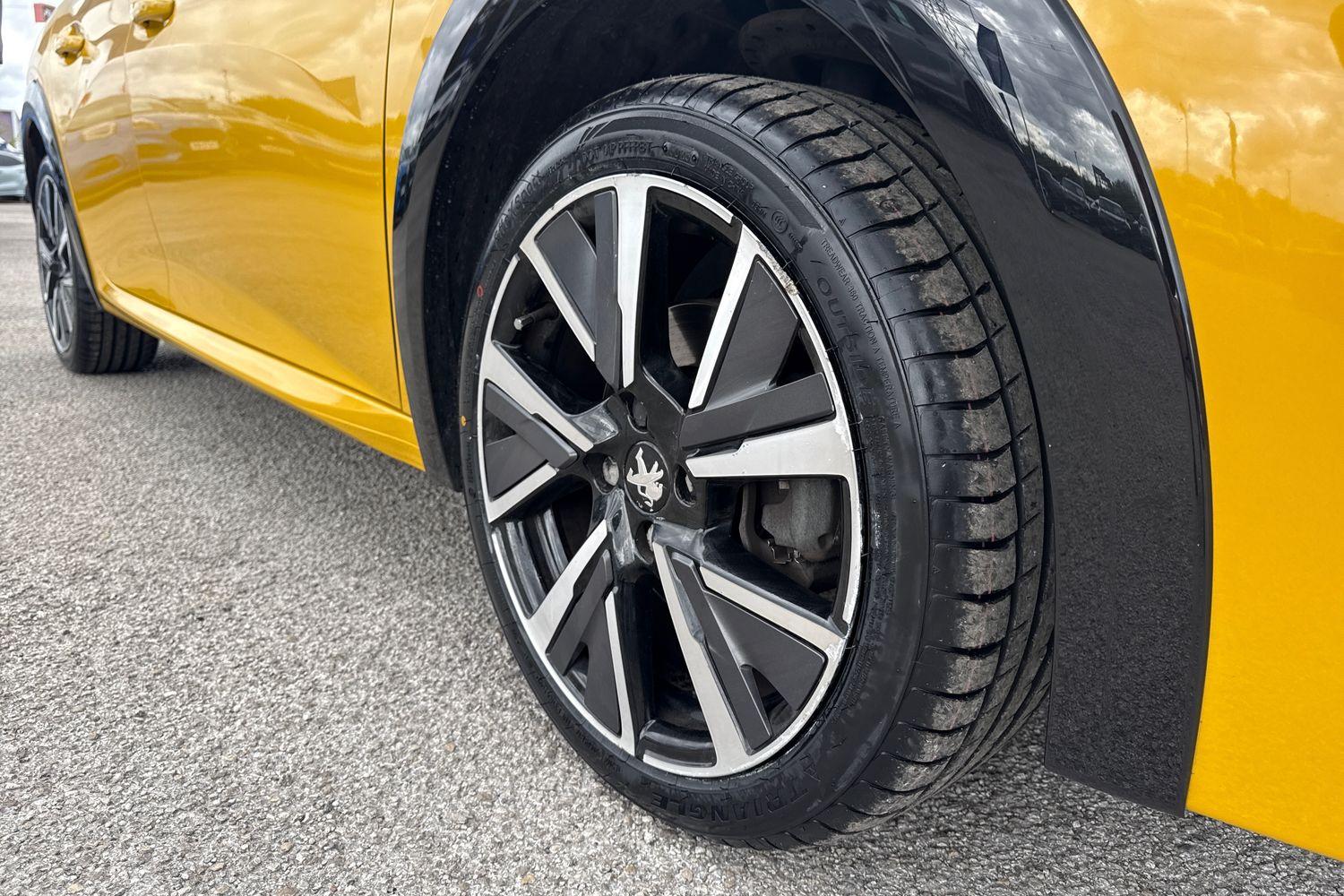 Peugeot 208 Photo 35