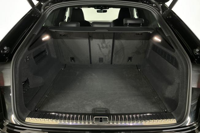 AUDI RSQ8 Photo 12