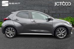TOYOTA Yaris Photo 4