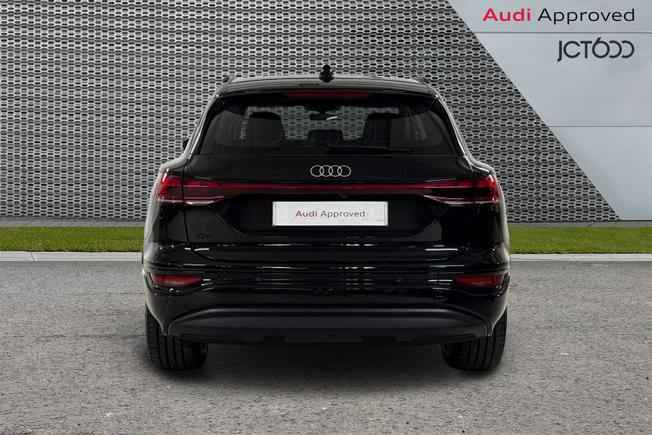 Audi Q6 e-tron Photo 7