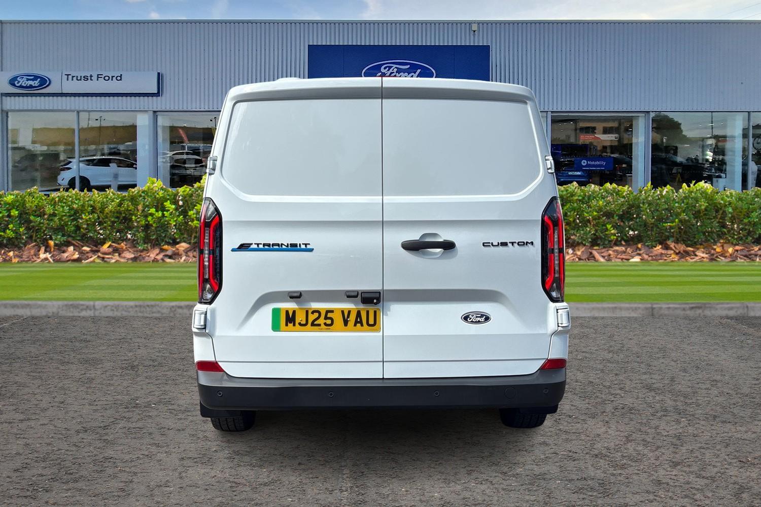 Ford E-TRANSIT CUSTOM Photo 12