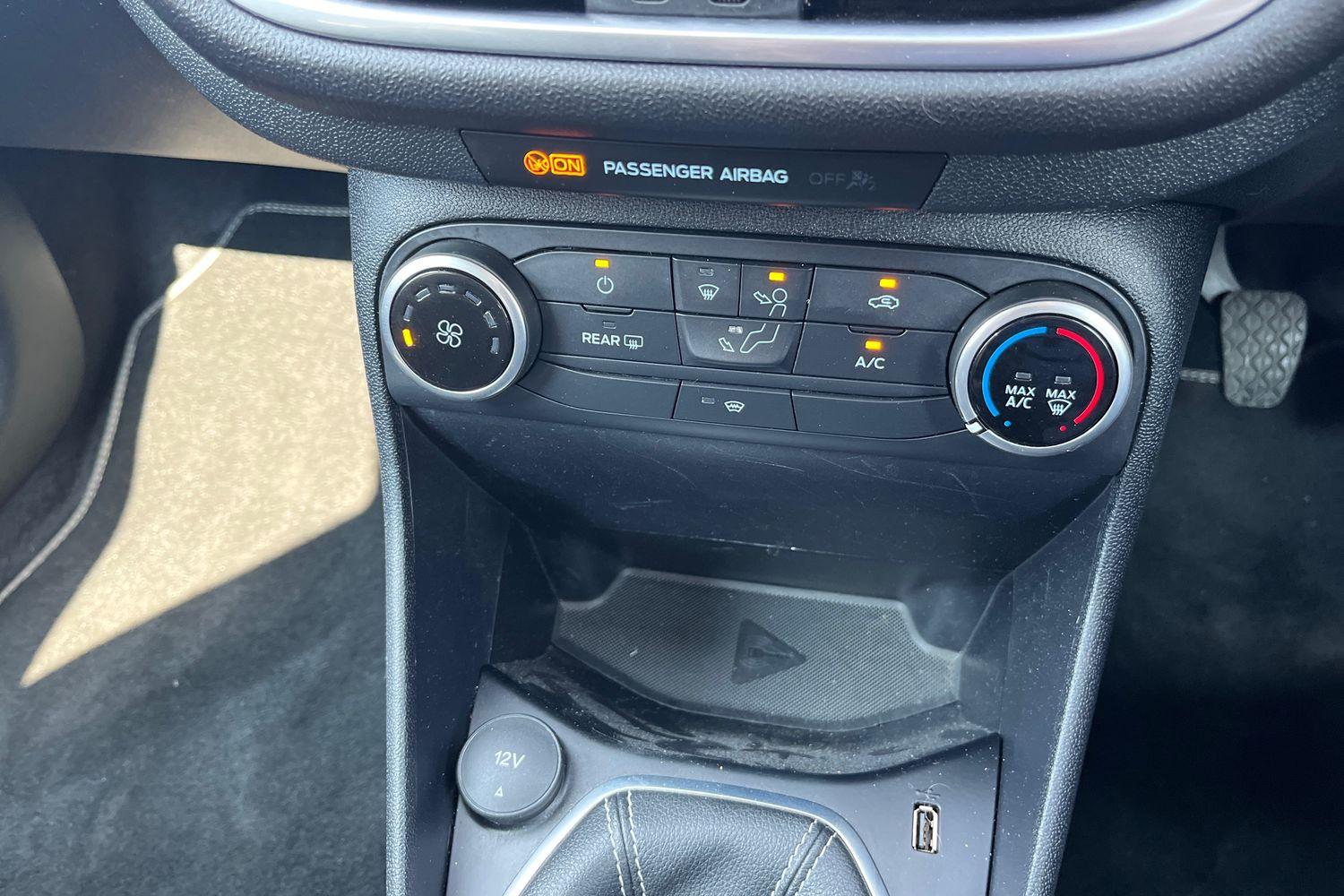 Ford FIESTA Photo 31