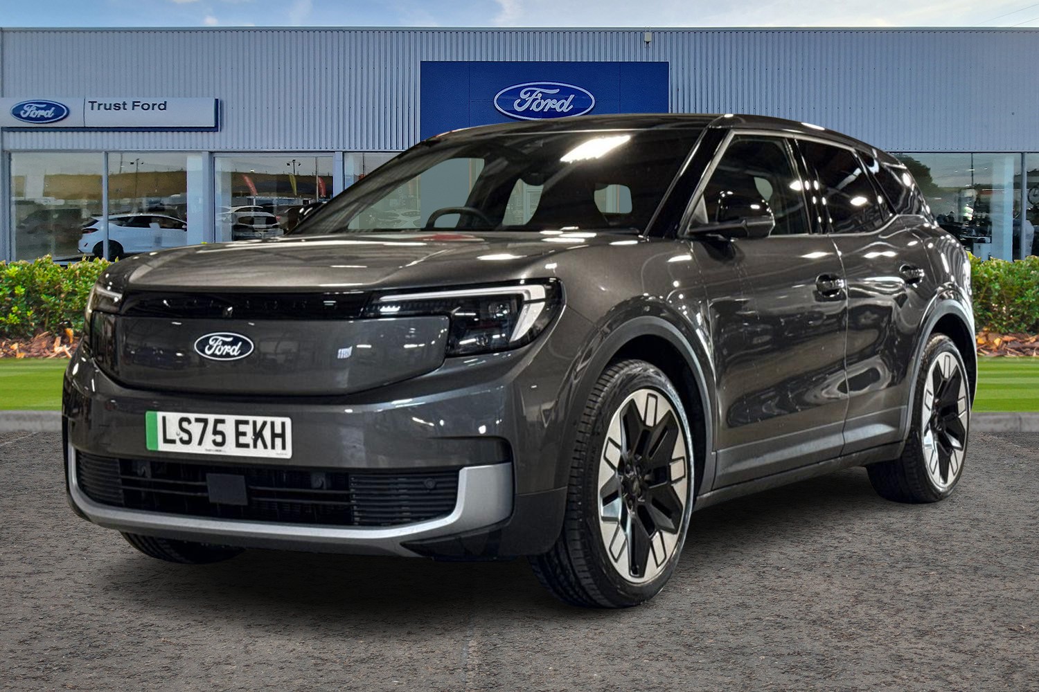 Ford Explorer Photo 4