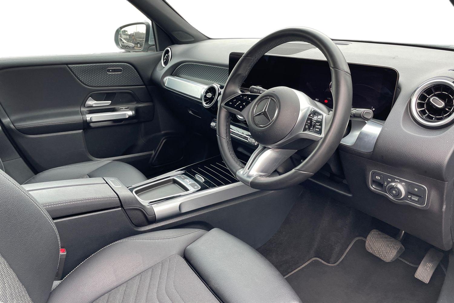 Mercedes-Benz GLB Photo 8