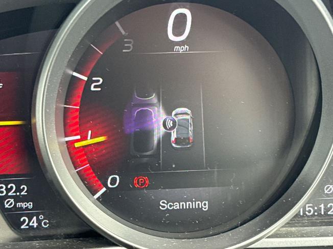 VOLVO V40 Photo 34