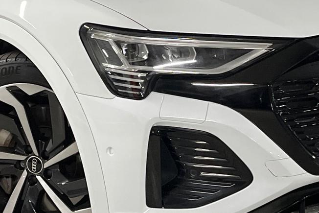 AUDI Q8 E-Tron Photo 19
