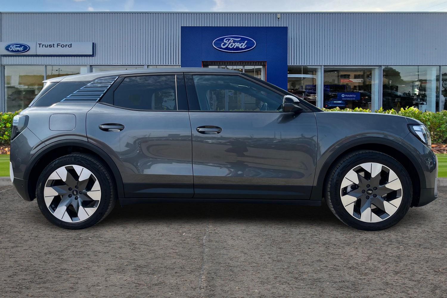 Ford EXPLORER Photo 2