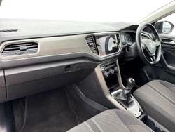 VOLKSWAGEN T-Roc Photo 2