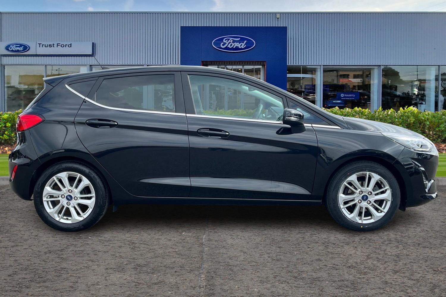 Ford FIESTA Photo 2