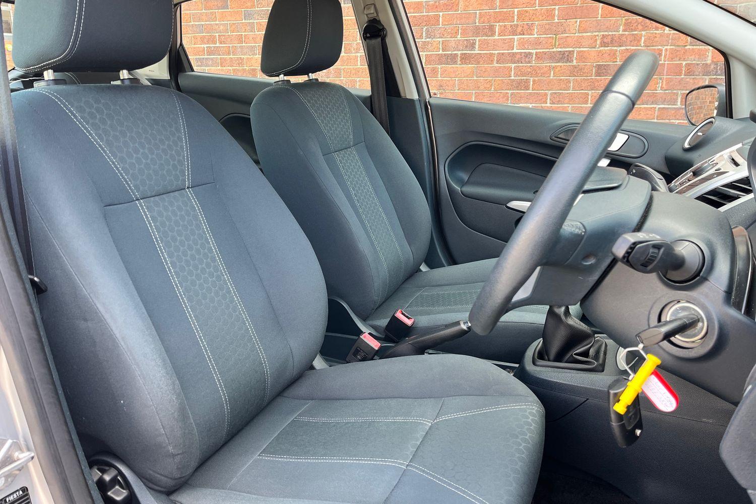 Ford Fiesta Photo 16