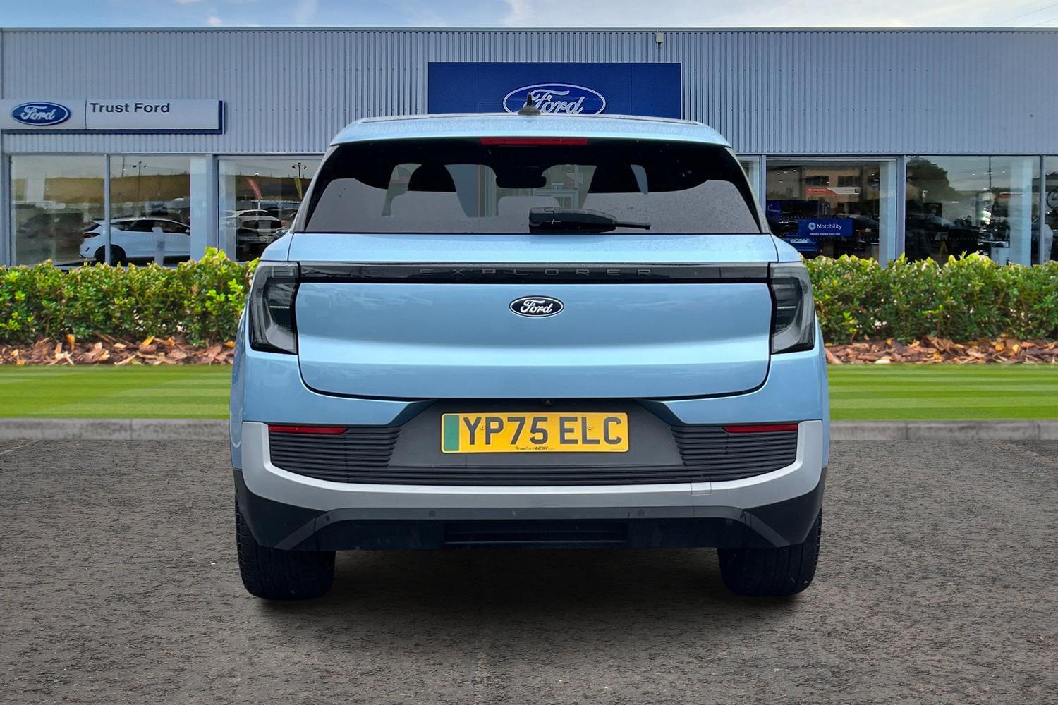 Ford Explorer Photo 6