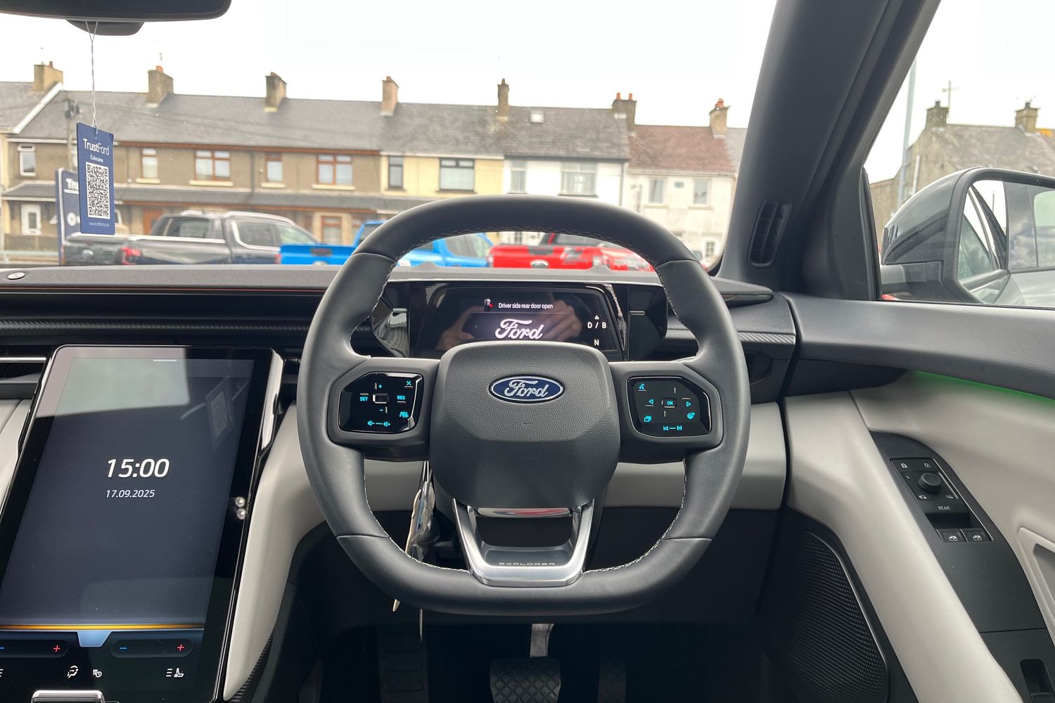 Ford Explorer Photo 11