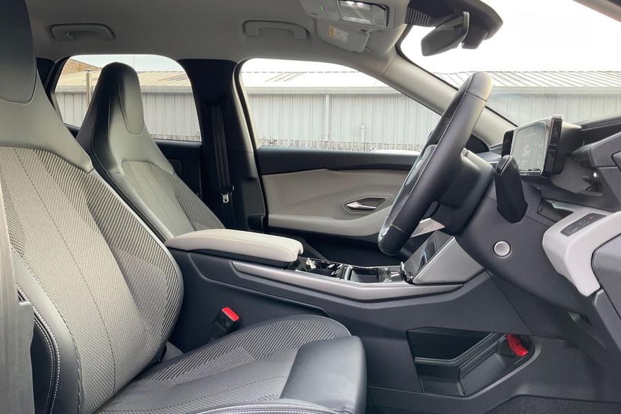 Ford EXPLORER Photo autoimg-6656c6f8cca7ecd620415ac38858a153a84600b9.jpg